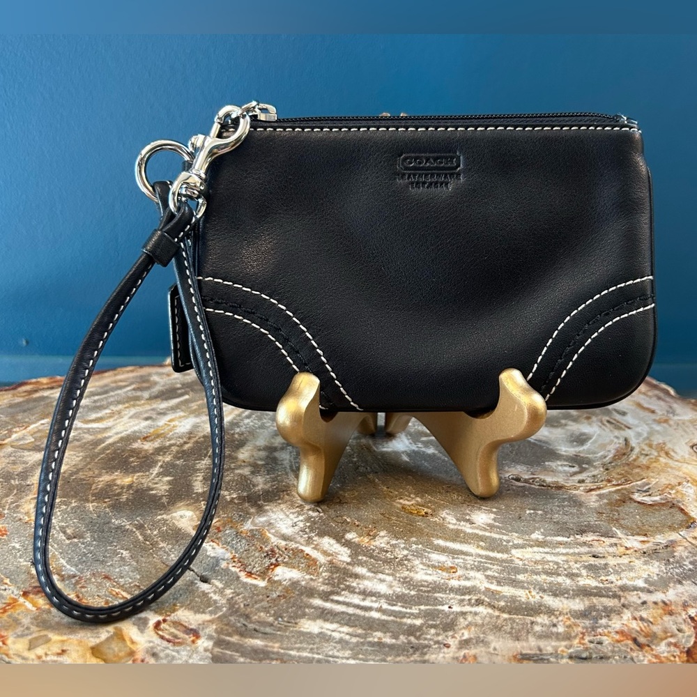 Vintage COACH Soft Pebble Leather Collection Small Black Wristlet EUC - Picture 3 of 16